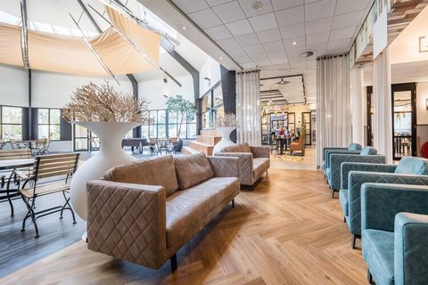 Welcome to your luxurious home away from home at Noordzee Résidence De Banjaard—just a 10-minute walk from the stunning North Sea beach! This bright, refurbished villa blends comfort with charm, featuring a stylish living room, a modern open kitchen ...