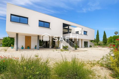 Maison d'Architecte de 206 m² (T6 - 4 Chambres) avec une terrain de 7220 m²