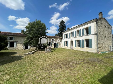 Maison charentaise avec 2 gîtes et dépendances sur 1,5 hectare de terrain