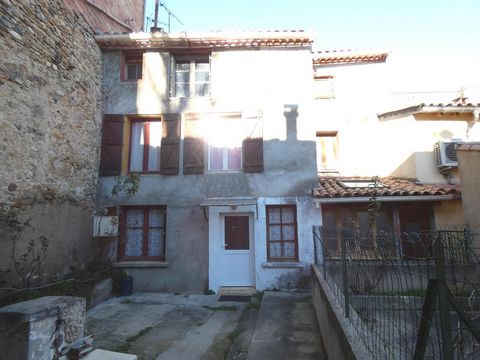 MaisonT4 d'environ 85m² avec cour de 25m² en plein coeur du village