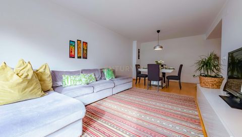 Ideal para vivir o invertir con rentabilidad garantizada Si busca una inversión sólida y con retorno inmediato, este apartamento de un dormitorio en Panoramic Living, ubicado en pleno Parque das Nações, es la elección perfecta. Con una superficie bru...