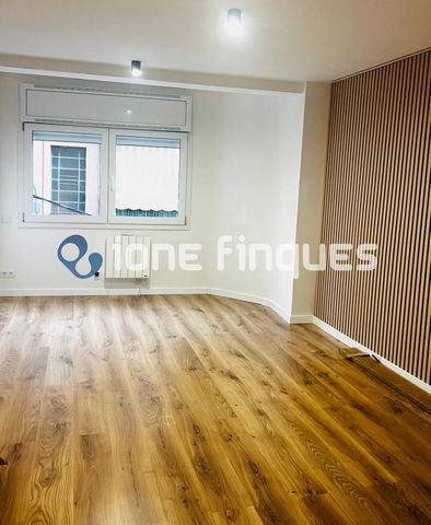You have it! Property in excellent condition, especially for couples with children Barcelona, Cornellà de Llobregat, Gavarra. For only 290,000, it has a total of 85m2. Very complete, it consists of 2 single bedrooms, 1 double bedroom and 2 bathrooms,...