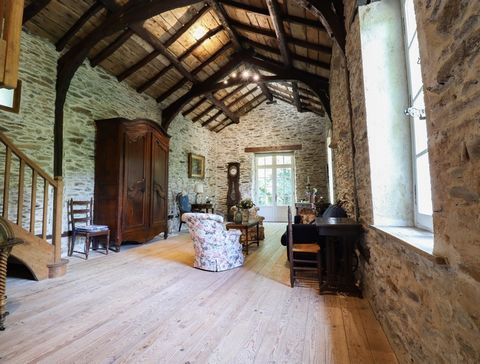 À vendre Ancien corps de ferme rénové en maison de campagne 161 m² Terrain 6 200 m² avec ruisseau et source Lacaze (81)