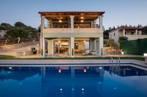 Deze prachtige villa met 5 slaapkamers en 3 badkamers bevindt zich in het pittoreske dorpje Gavalochori, in de regio Apokoronas, Chania. De woning heeft een woonoppervlakte van 217 m² en staat op een privéperceel van 1.487 m² , omgeven door groen, ru...