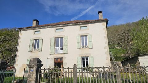 Maison de charme à saisir dans village médiéval Caylus