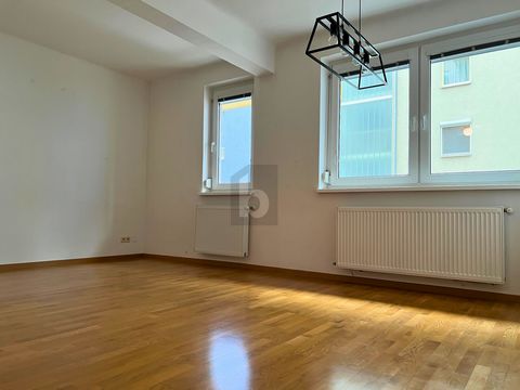 Dit lichte en optimaal ingedeelde 3 kamer appartement biedt alles wat je nodig hebt om je goed te voelen op 73m² woonoppervlak. Het is een waar juweeltje voor alleenstaanden, koppels, gedeelde flats of zelfs senioren. Het appartement beschikt over ee...