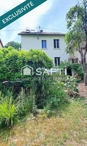 Dans l’agréable quartier du Haut-Poirier à Mulhouse, maison individuelle de 112m2 sur un terrain de 300m2 dans un environnement calme et verdoyant.