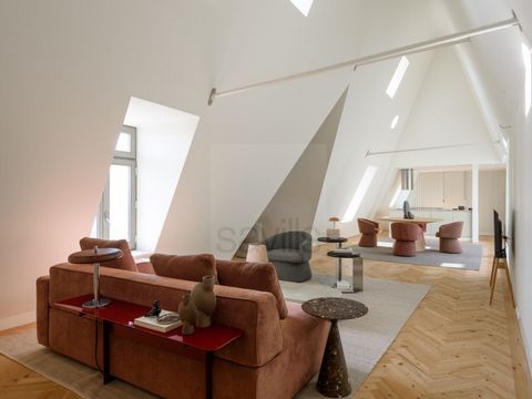 Spectacular T2 duplex on Avenida dos Aliados, with magnificent views over the city, comprising: - Lower floor: Entrance hall, kitchen, guest bathroom, living room with 67.8 m2, 1 suite, terrace with 28.6 m2 - Upper floor: 1 suite; - Kitchen equipped ...
