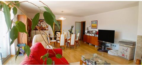 Magnificent 4-bedroom apartment located in the Quinta da Portela Urbanization, one of the most sought-after areas in Coimbra. Perfect for those seeking tranquillity, comfort, and a premium location with easy access to everything the city has to offer...