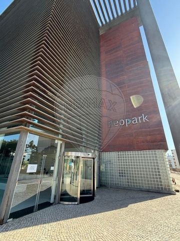 Escritório para venda - NEOPARK CARNAXIDE, 60m² + 3 lugares estacionamento, em polo empresarial de grande qualidade e fácil acessibilidade, Vigilância 24h, vistas desafogadas. Excelentes acessos às principais vias rodoviárias A5. IC19, CREL, de Lisbo...