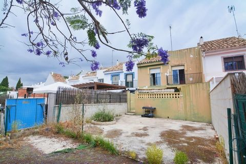 Great Opportunity in the Heart of Los Boliches!We are pleased to present this property with huge potential, located in one of the most sought-after areas of Fuengirola: right in the center of Los Boliches, just steps away from supermarkets, schools, ...
