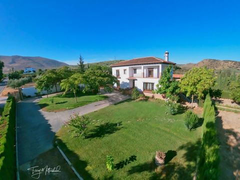 Imposing, detached country villa beautifully built over three hundred and fifty seven square metres and commanding great views over the three thousand square metre plot. Fully enclosed with electronic gated entrance, circular driveway, large under bu...