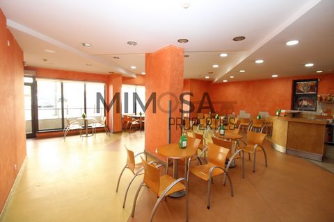 Large commercial space located in central Lagos. Currently operating as a cafeteria/pastry shop, a large room with space for 60 seats. It also benefits from a spacious preparation and storage area. No equipment and furniture, but can be negotiated. L...