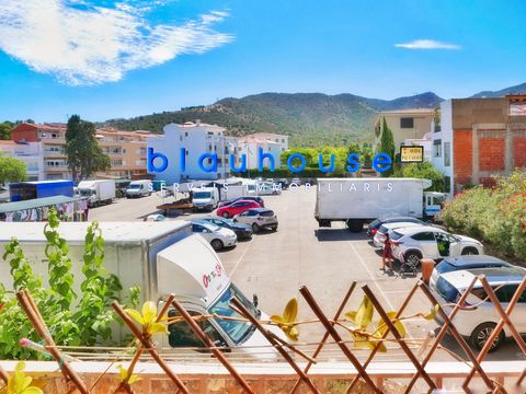 Llançà (Costa Brava) - Spacious, accessible apartment with heating and 3 bedrooms. Located next to the weekly market in La Vila, an ideal location next to all amenities, supermarkets, schools, and 1km from the beach with 22 to choose from in Llançà. ...