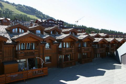 YOUR PREMIUM RESIDENCE Les Chalets du Forum Located right next to the Quartier de la Croisette and shopping arcade the Chalets du Forum are set at the heart of Courchevel 1850, just a stone's throw from the resort's activities and services. An intern...