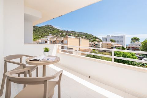 Enjoy the best holiday in this modern and recently renovated apartment with a terrace in Canyamel. It has a capacity for 4 or 5 people and is located 250 meters from the wonderful beach. After a fun day on the beautiful beach of Canyamel, nothing bet...