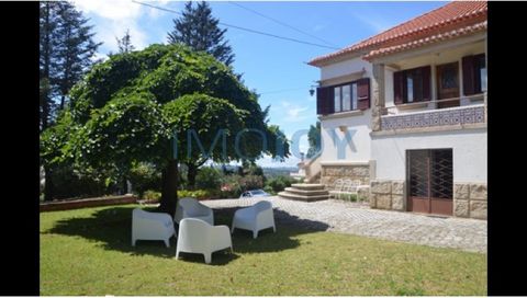 Charming villa, inserted in a property with large area of land that enjoys the water of a well, which belongs to the property. There's another little house for a caretaker. The villa is from the 50's, Raul Lino style, with garden in front. The entire...