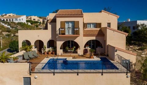 Well maintained, spacious villa with pool (4 bedrooms & 5 bathrooms) on a plot of 1,180 m² in El Pinar de Bédar. The entrance hall with guest toilet leads into the bright living room with a log burner and ceiling fan, with double doors opening onto t...