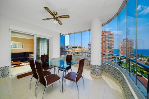 Cet appartement, situé à Mahmutlar, qui est l’un des centres d’attraction immobilière d’Alanya, est à distance de marche du centre-ville. Sa proximité avec les centres commerciaux tels que le marché local, le supermarché et les restaurants le rend tr...