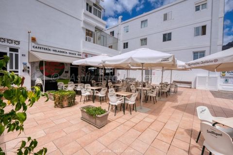This is an excellent opportunity to own your own business in the heart of Los Gigantes , one of the best tourist villages on the south coast of Tenerife. If you are looking for a bar / cafeteria business in a fantastic central location, this is for j...