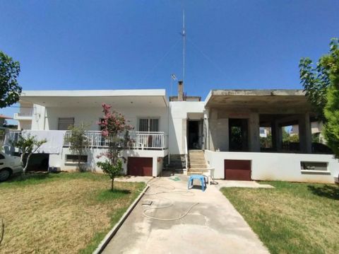 House for sale in Vrachati, Vochas. Raised ground floor house of 190 sq.m, which includes two dwellings of 95 sq.m each, one of which is finished and the other unfinished. The finished house, built in 1997, includes 2 bedrooms, 2 bathrooms, a large l...
