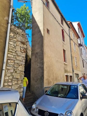 Are you looking for a small pied-à-terre in the high cantons for fishing, mushrooms, hiking, etc..... This small house of 30 m2 on 3 floors will be perfect to spend romantic weekends in an environment that will delight you! The greenway ''PassaPais''...