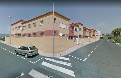 Na sprzedaż pomieszczenie gospodarcze o powierzchni 8 m² zlokalizowane w San Sebastián de la Gomera, Santa Cruz de Tenerife, znajdujące się w piwnicy domów w zabudowie bliźniaczej. W okolicy znajduje się kilka usług, znajdują się one około 3 kilometr...