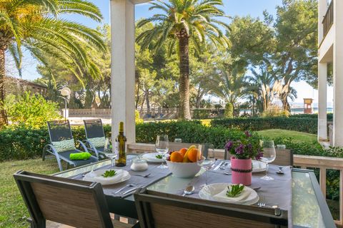 Enjoy an unforgettable sun and beach vacation in this beautiful apartment for 4 people next to the beach in Puerto de Alcudia. Start the day with a delicious breakfast on the terrace of the apartment enjoying the blue of the sea in the background. Th...