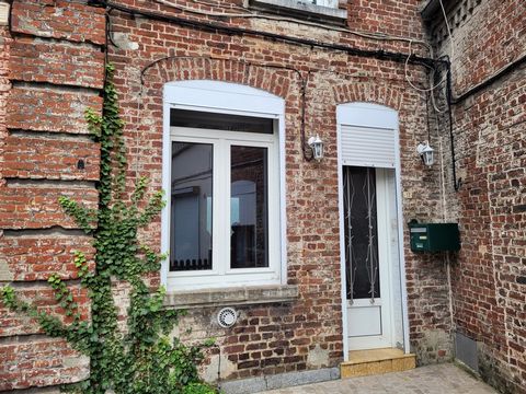 10 minutes from avesnes sur helpe 59440. Semi-detached townhouse in good general condition: Living room, fitted kitchen, shower room with toilet, 2 bedrooms. Garage and garden. Free. DPE IN PROGRESS. Features: - Garden