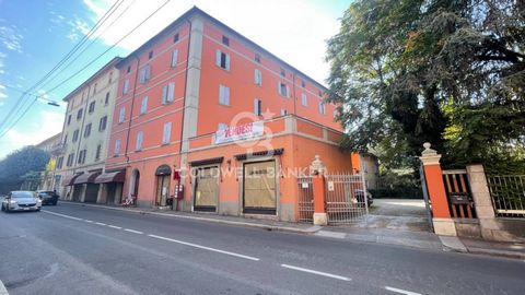 Bologna - Margherita Gardens Adjacency Via Castiglione 55 m2-Bright-New business In the immediate vicinity of Porta Castiglione, a 55 m2 apartment is for sale, undergoing complete renovation. It is located on the third floor, entrance to the living r...