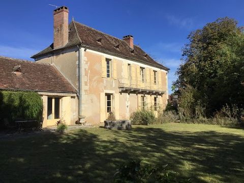 Rare mansion with large plot of land in a bastide on the edge of the Périgord Noir Nestled in a bastide close to all amenities, this charming property is accompanied by a plot of 10951 m2. On its outdoor part and its large enclosed grounds, you will ...