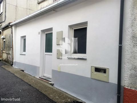 House T1, totally renovated, in a quiet area in the vicinity of the urban center. Composed of living room and kitchen in open space, a bedroom and a full toilet. Ideal for investment in the rental market or permanent own housing, for those who are st...