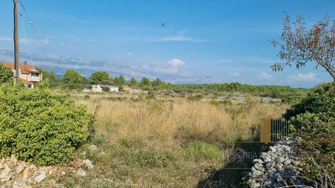 Building land for sale in Mirca, on the island of Brač. The land has a regular shape and has a total area of ​​500 m2. Water and electricity connections are near the plot. The sea is only 300 meters from the land. Mirca is a small place in the immedi...