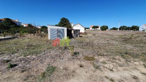 Plot of urban land in the beautiful Village of Foros de Vale Figueira with 1.751, 20 m2, with possibility of construction of housing up to 180 m2 and annex up to 60 m2 There is already a garage in it. Come and see where your new home will be born. In...