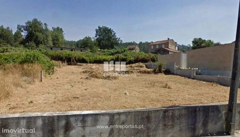 Plot of land for sale, with feasibility of building a single-family villa with 220 m2 of gross area. Good access and good location. Favões, Marco de Canaveses. Ref.: MC06314 FEATURES: Land Area: 600 m2 Area: 600 m2 Used Area: 600 m2 Energy Efficiency...