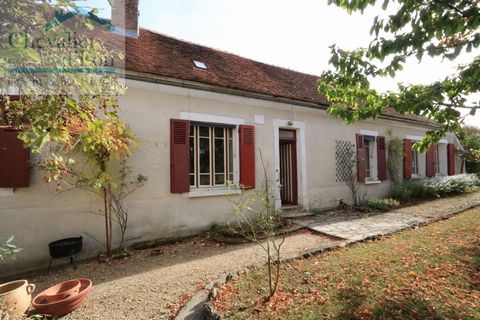Main house comprising on the ground floor: entrance, kitchen, scullery, dining room, 2 bedrooms, living room with fireplace, small room overlooking garden, 2 shower rooms, 3 toilets on the 1st floor: 3 bedrooms in a row, shower room / WC, small attic...
