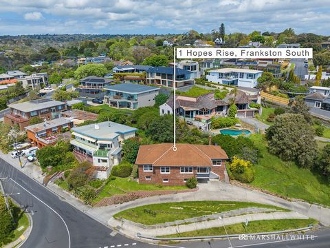 Located on the picturesque Olivers Hill in Frankston South, this iconic landmark residence offers breathtaking panoramic vistas stretching from Frankston's coastline to Port Phillip Bay and Melbourne's city skyline. A true gem among the bay's early h...