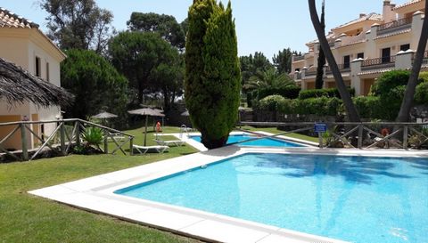 A large beautifully presented holiday house located in a private community at Islantilla Golf and Beach resort. Offering spacious accommodation in all rooms the house consists of entrance hall, large fully fitted modern kitchen with big utility room ...