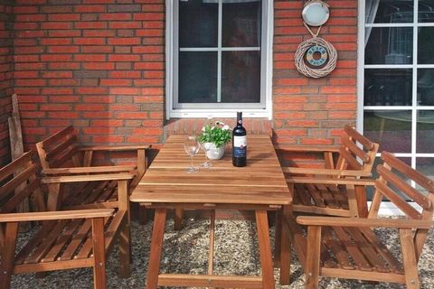 You will feel at home here: Beautifully renovated terraced house for four people in the holiday resort of Westerdeichstrich, just three kilometers from Büsum. Your holiday home has been lovingly furnished with modern furniture and has a small garden ...