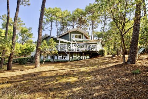 HollyHome est ravie de vous présenter cette magnifique villa de 126 m2 dans un domaine boisé et calme dans le domaine du Golf de Lacanau, sur une belle parcelle de 1 741 m2. Cette charmante bâtisse érigée dans un environnement de verdure relie nature...