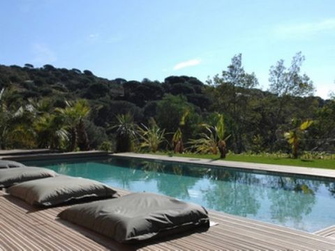 Stunning contemporary villa with full comfort options. The villa is located in la Croix Valmer on the touristic road leading to Ramatuelle. The beach is 1,5 km away. The village of La Croix Valmer is 3,5 km away. Saint Tropez is 15 km away. It is a b...