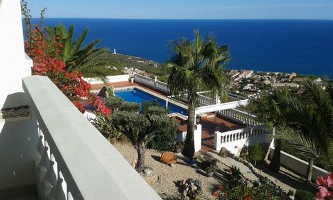 Denna villa har ett mycket bra läge vid Medelhavet och har en fantastisk, fri panoramautsikt. Huset har två fristående lägenheter med totalt 5 sovrum och 5 badrum/dusch/toalett, olja centralvärme och varmvatten - sol Hela fincan på cirka 3000 m2 är i...