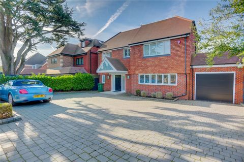 Thoughtfully presented, this expansive family home offers a substantial and versatile accommodation, boasting excellent room proportions and sleek fixings throughout. Arranged over three floors, the property consists of an extensive statement open pl...