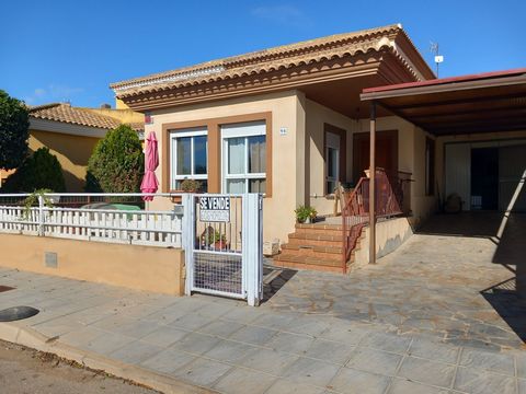 Magnifica casa de campo con jardín privado y comunitario, a tan solo 5 minutos del núcleo urbano. La vivienda reúne todo lo que puedes buscar en una casa de campo: tranquilidad, buenas vistas, mucha iluminación natural, amplias terrazas y jardines, t...