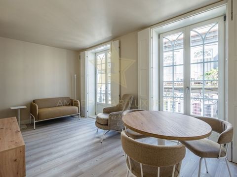 These studio apartments are located in the heart of downtown Porto, one of the city's most vibrant and sought-after areas. With a wide variety of restaurants, bars, shops and cultural attractions nearby... Flats with approximately 42 m2 of gross floo...