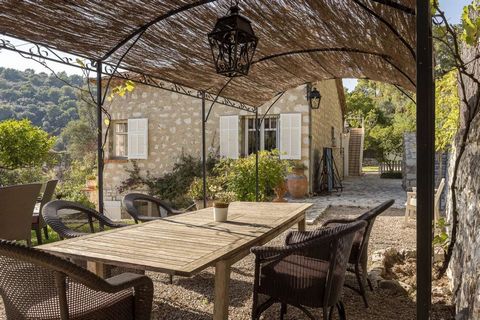 Summary Charming stone built house located a short distance from the old village, benefits from a superb panoramic view of the surrounding hills and a nice glimpse of the sea. The house is divided into two separate apartments, on the garden level and...