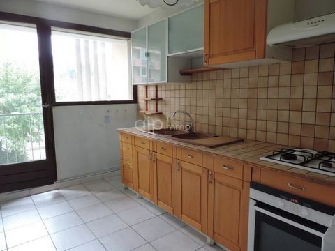 Montmélian Apartment close to schools and shops. It includes entrance, fitted kitchen, living room, 2 bedrooms, shower room. Contact: ... Features: - Intercom