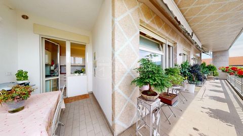 Vous avez un goût raffiné et vous recherchez une maison qui reflète votre style de vie exclusif ? Nous sommes fiers de vous présenter cette magnifique résidence de 260 m² située au sixième étage du gratte-ciel au cœur de Turin. LA CASA SAIBA, CONÇUE ...