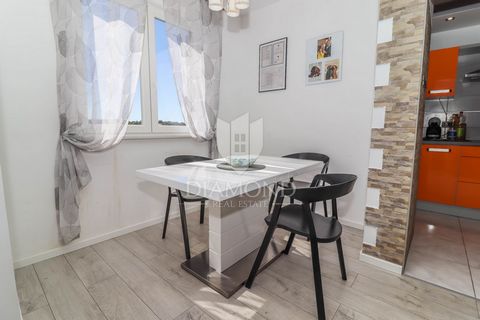 Location: Istarska županija, Rovinj, Rovinj. Istria, Rovinj, center An apartment on the third floor of a new building is for sale in a sought-after location, only 800m from the old town of Rovinj, a famous tourist town that has been attracting attent...