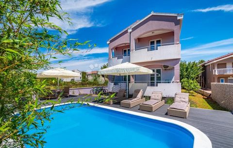 ID CODE: DA100061990 Aurelija Šemiga Agent s licencom Mob: 099/547-2989 Tel: 042/562-017 E-mail: ... ... />Features: - Terrace - Barbecue - SwimmingPool - Balcony